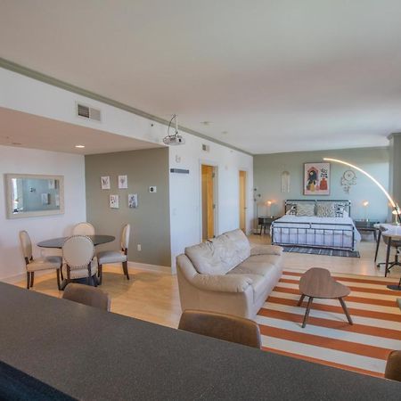 Designer Downtown Condo Suite - Splendid View Des Moines Exterior photo